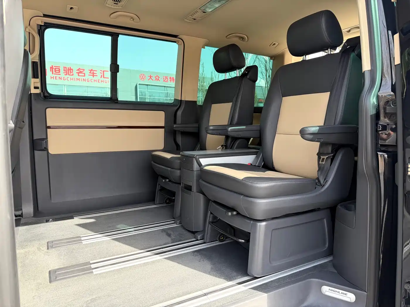 Volkswagen Multivan 2012 2.0TSI 4WD Premium фото 11