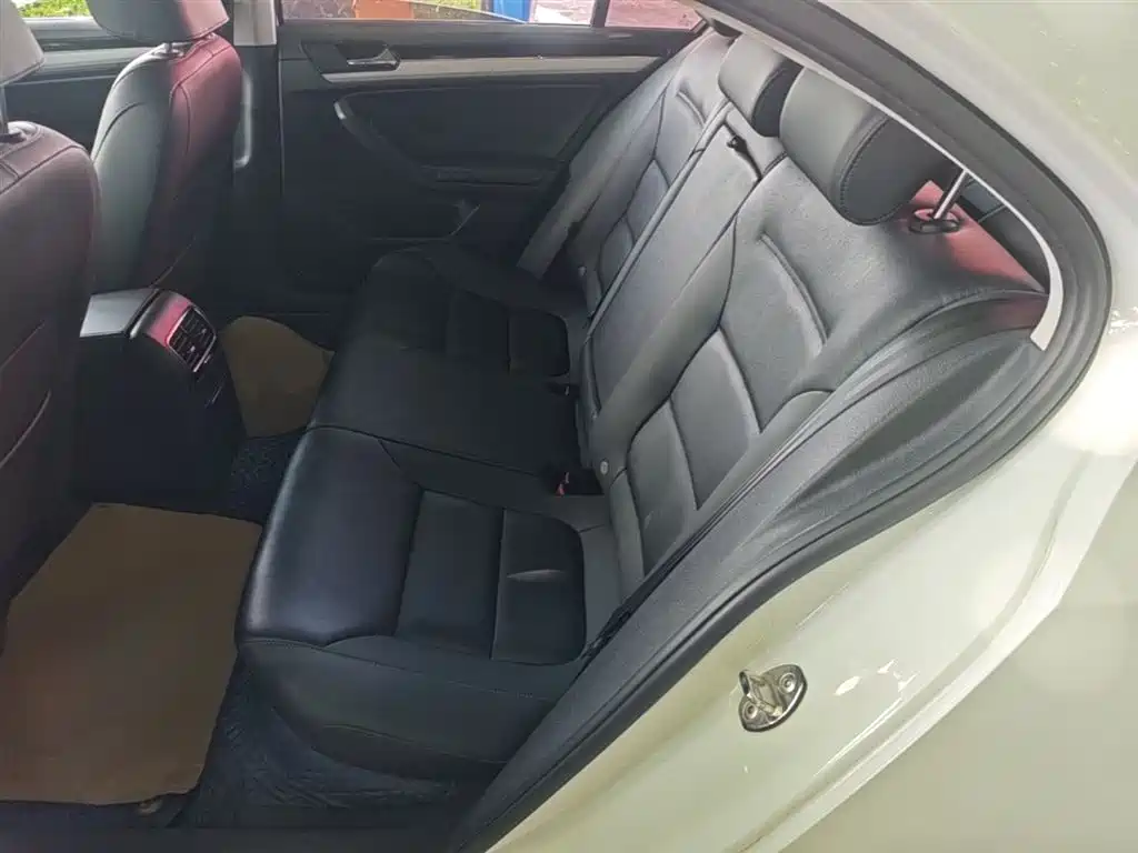 Volkswagen Sagitar 2017 1.6L Automatic Comfort фото 17