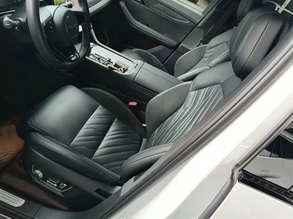 Lynk & Co 09 EM-P 2021 2.0T PHEV Halo 6-seater фото 15