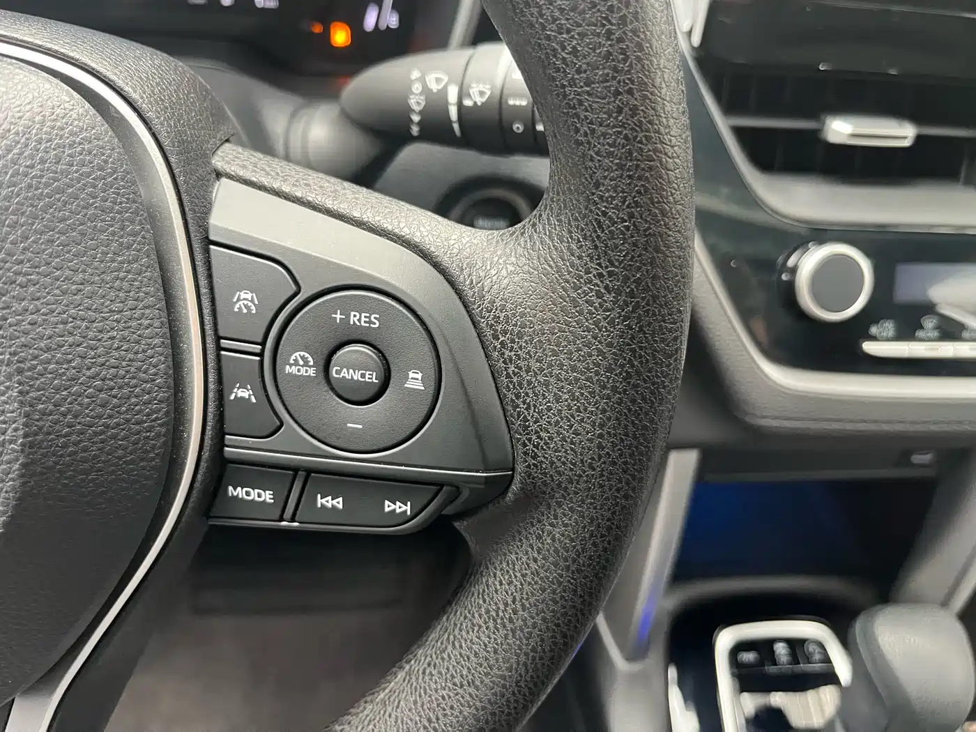 Toyota Frontlander 2023 2.0L CVT Luxury Edition фото 36