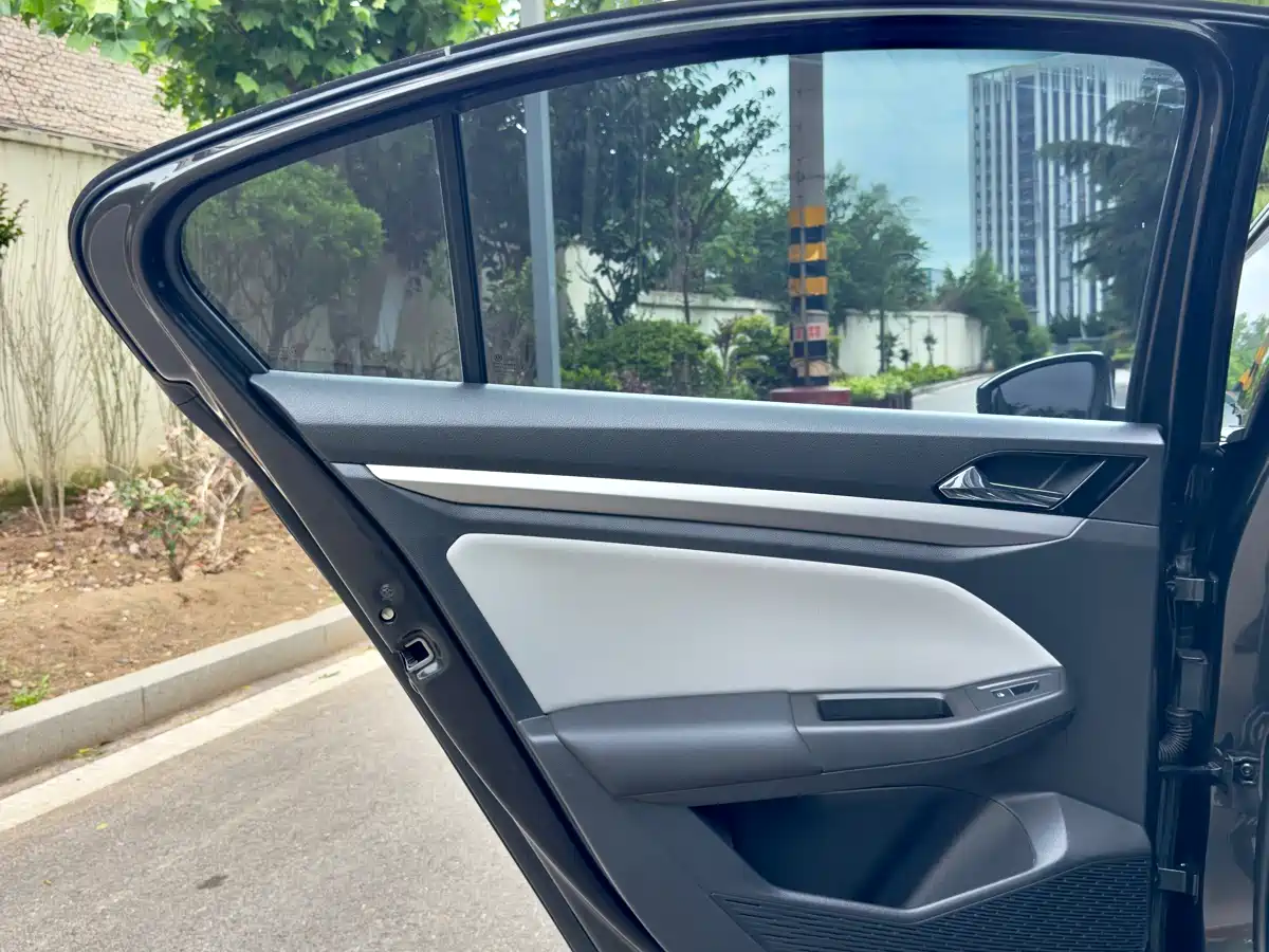 Volkswagen Bora 2023 300TSI DSG Premium Edition фото 12