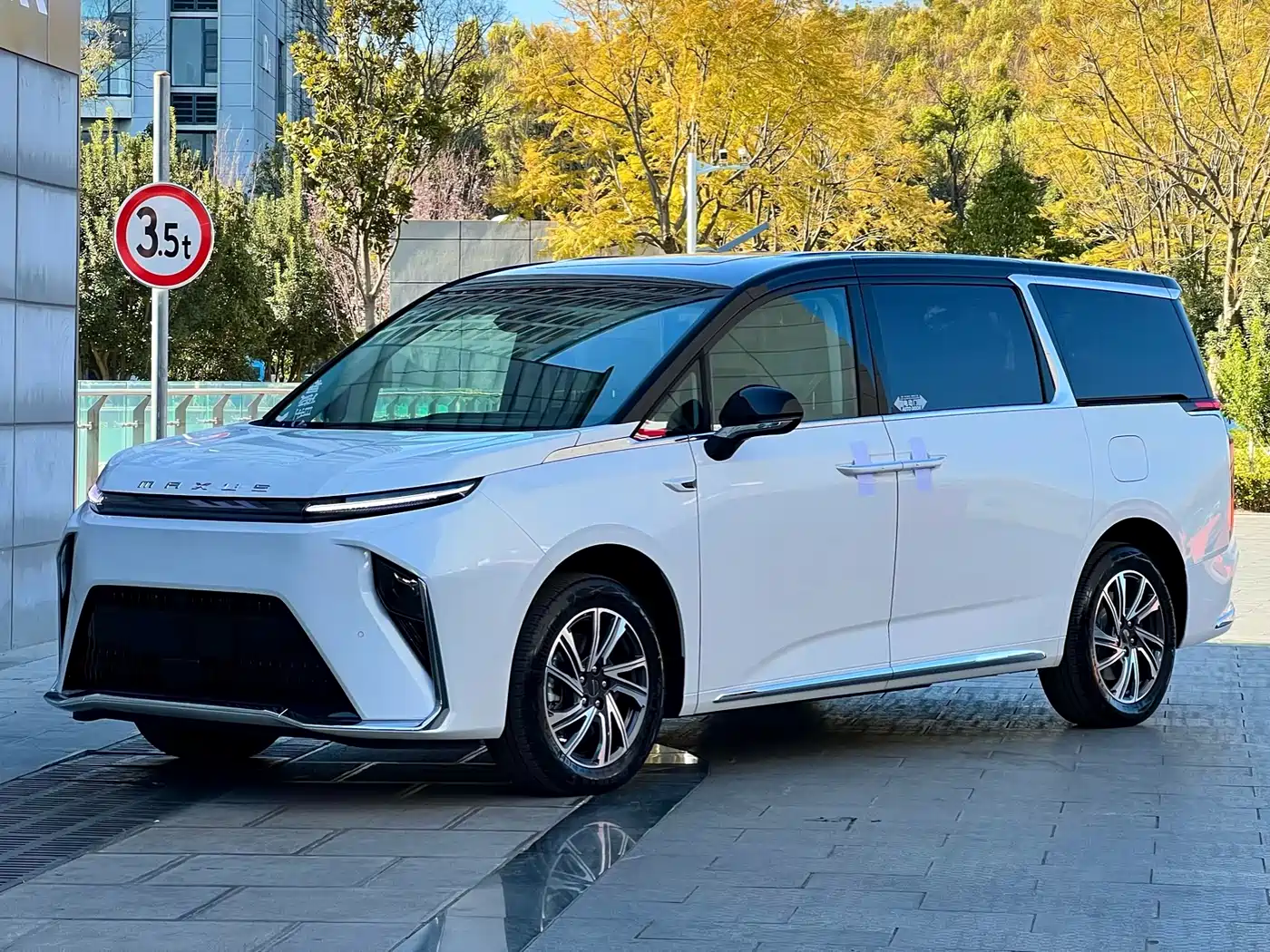 SAIC MAXUS EVERYONE 9