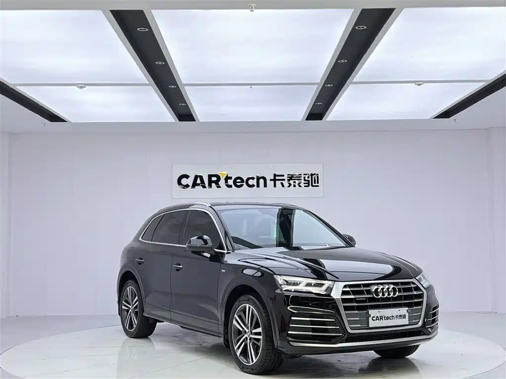 Audi Q5L 2020 Facelift 40 TFSI Honor Fashion фото 2