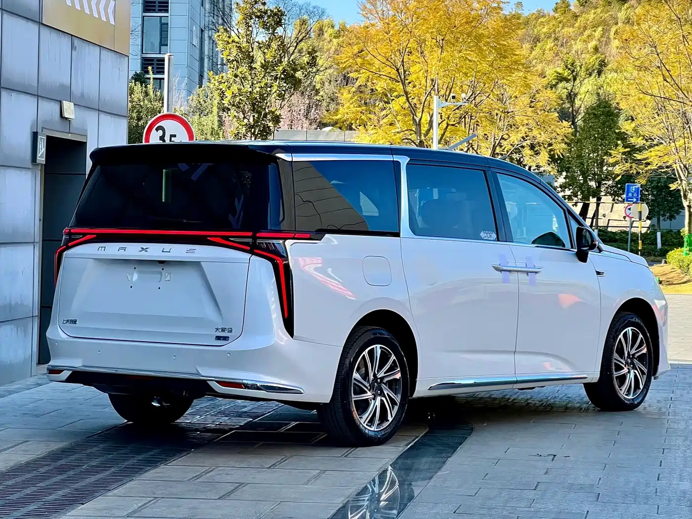 SAIC MAXUS EVERYONE 9