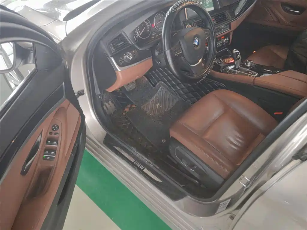 BMW 5 Series 2017 520Li Classic Edition фото 12