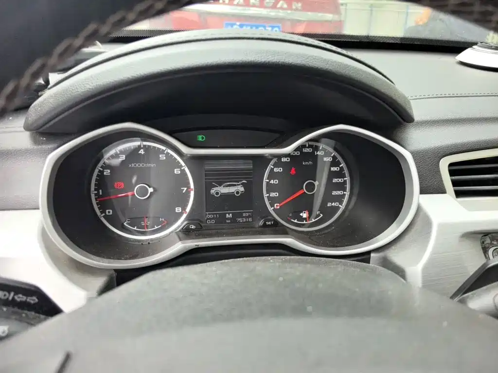 Фото 7 - Geely Atlas