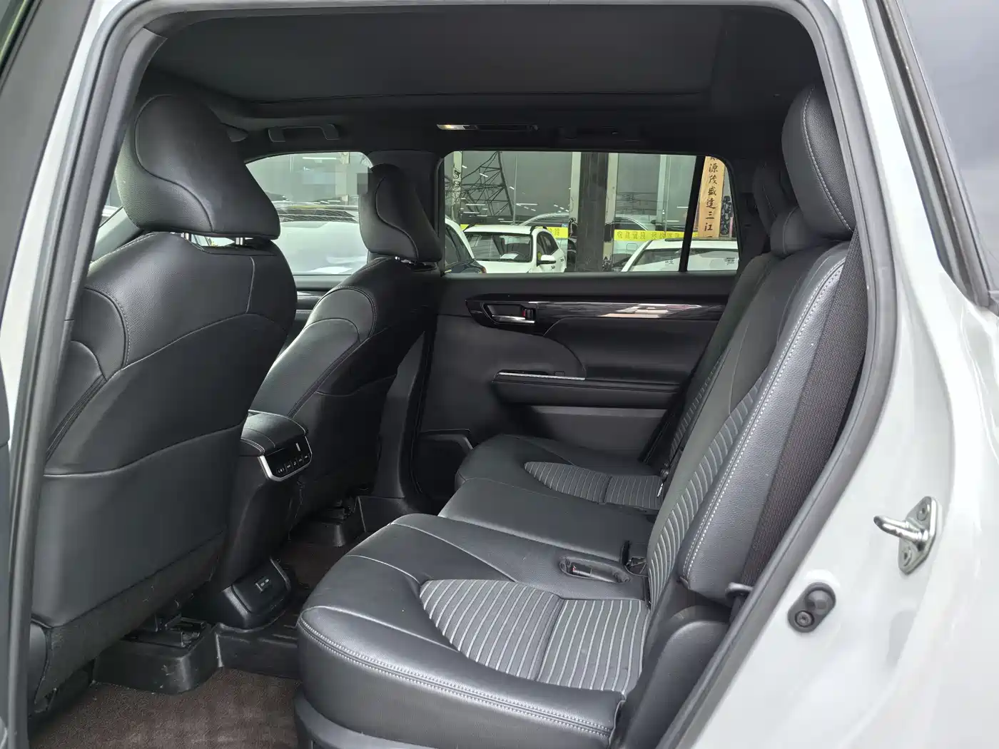 Toyota Crown Kluger 2022 2.5L HEV 4WD Premium Edition фото 9