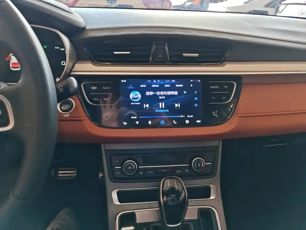 Фото 13 - Geely Vision S1