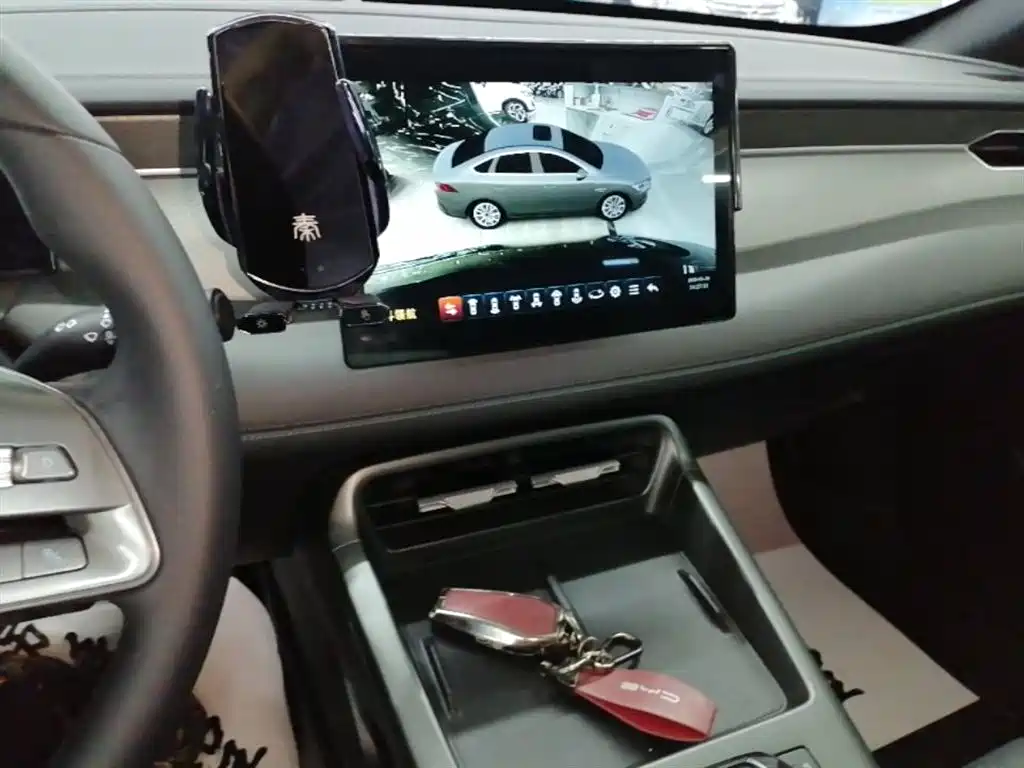 BYD Qin PLUS 2025 DM-i Smart Drive 55KM Leader фото 13