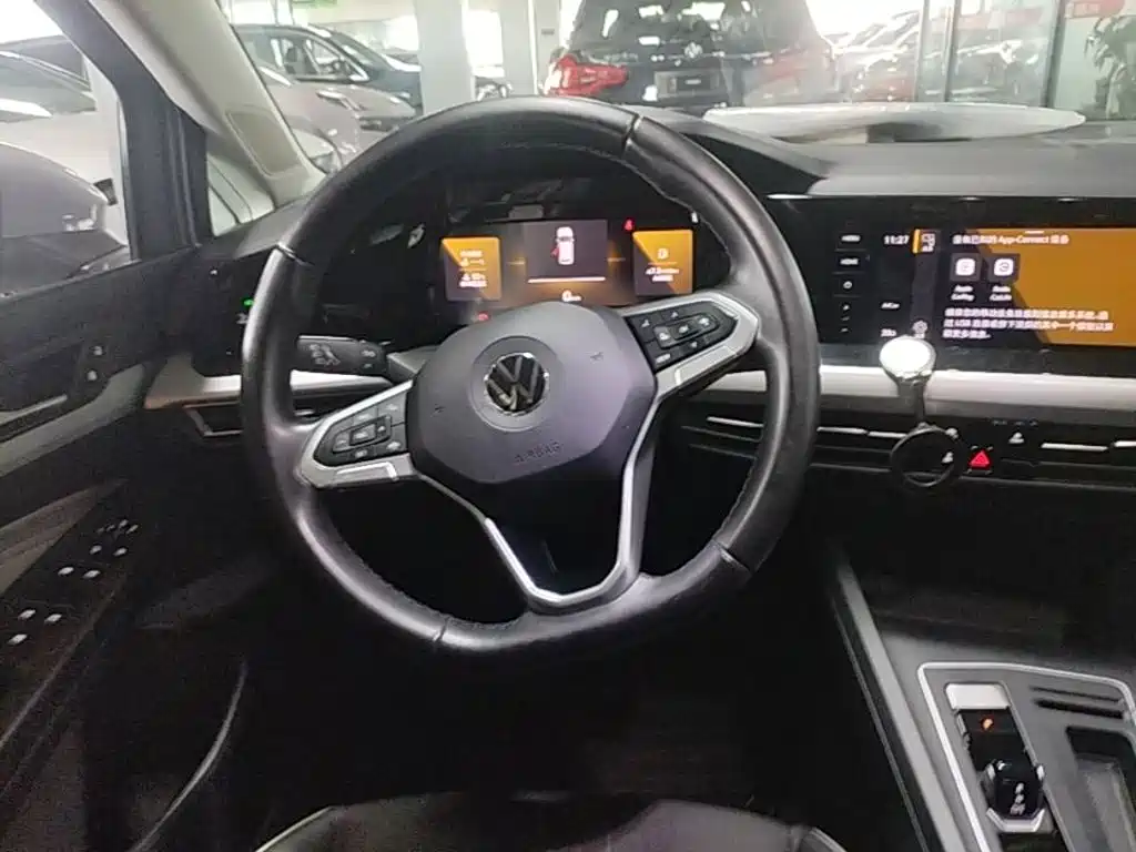 VOLKSWAGEN GOLF