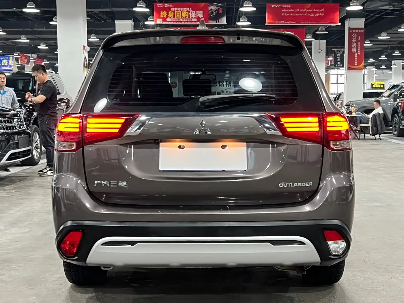 Mitsubishi Outlander 2020 2.0L 2WD Premium 5-seater фото 4