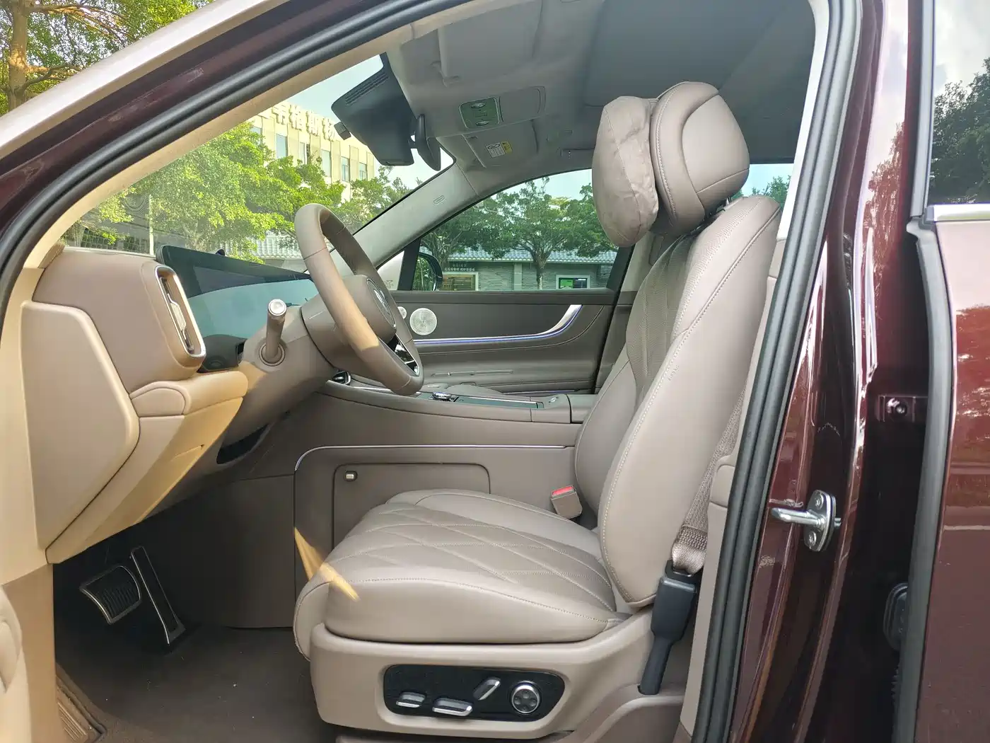 AITO Wenjie AITO M9 2025 Pure Electric Ultra 100kWh 5-Seater фото 5