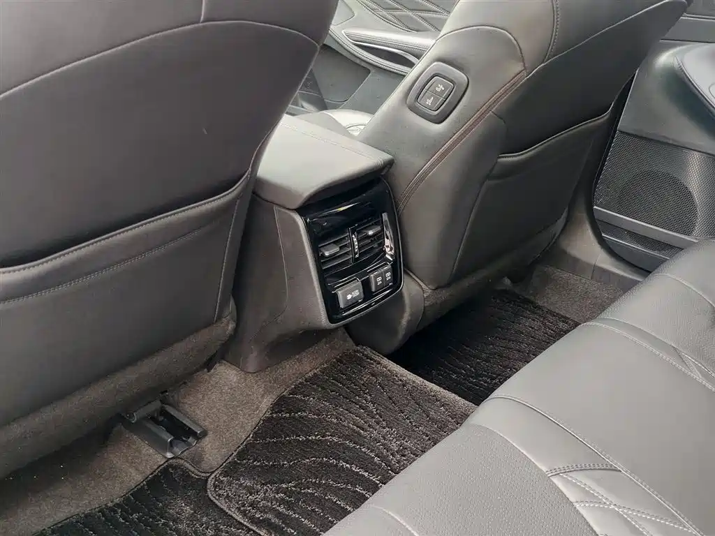 Toyota Avalon 2019 2.5L Touring Premium Edition China VI фото 9