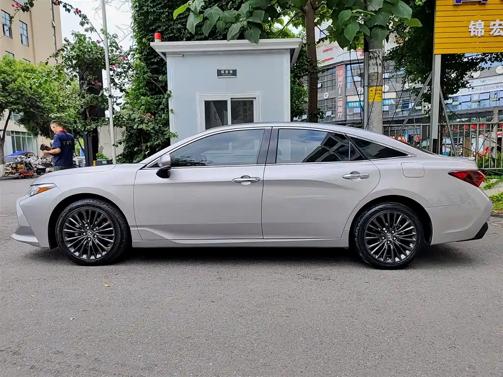 Toyota Avalon 2019 2.5L Touring Premium Edition China VI фото 3