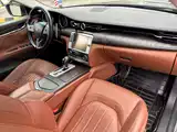 Photo 14 - Maserati Quattroporte