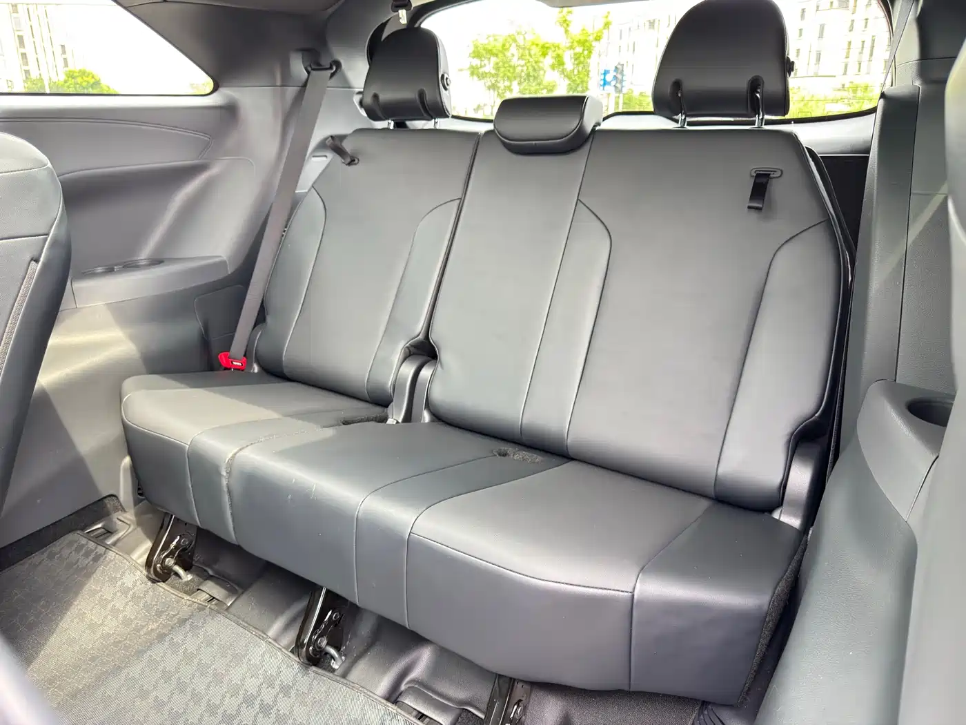 Toyota Granvia 2024 2.5L Hybrid Luxury фото 13