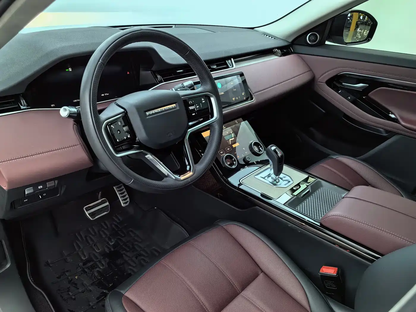 Land Rover Range Rover Evoque 2022 Range Rover Evoque L 249PS R-Dynamic Luxury Edition фото 14