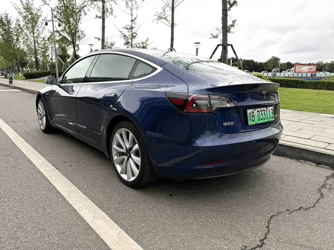 TESLA MODEL 3