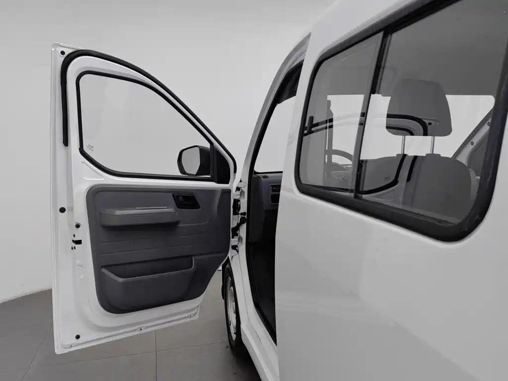 Wuling Motors Wuling Yangguang 2025 2024 300KM Comfort Bus Version 75kW