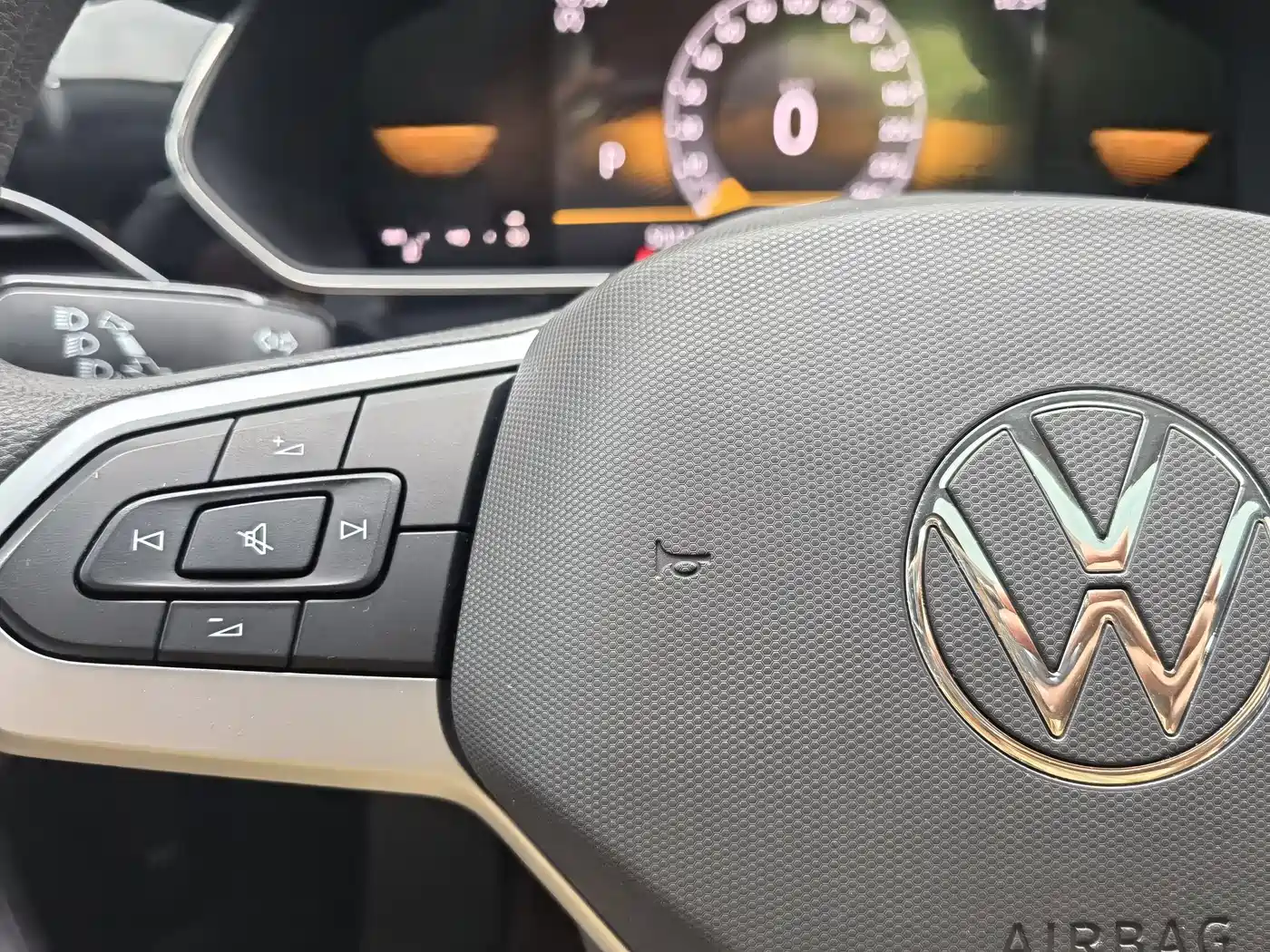 Volkswagen Passat 2024 280TSI Elite Edition фото 21