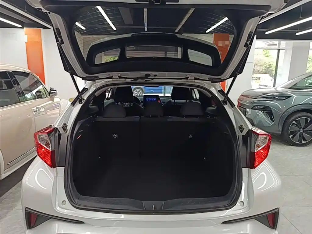 Toyota C-HR 2021 2.0L Comfort Edition фото 19