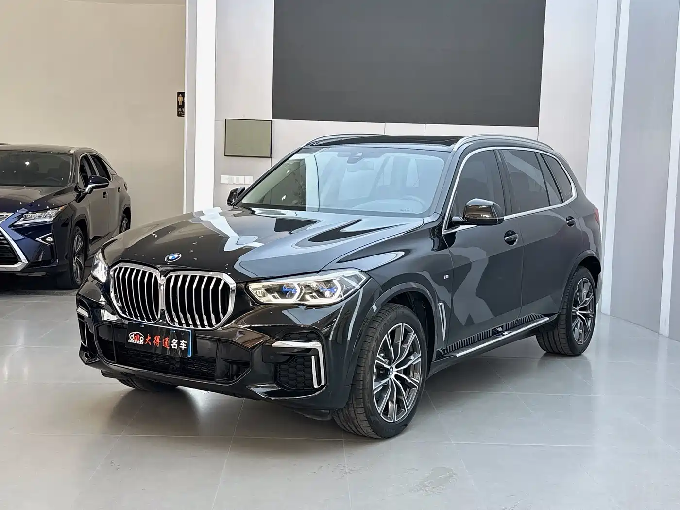 BMW X5 2022 xDrive 30Li Premium M Sport Package