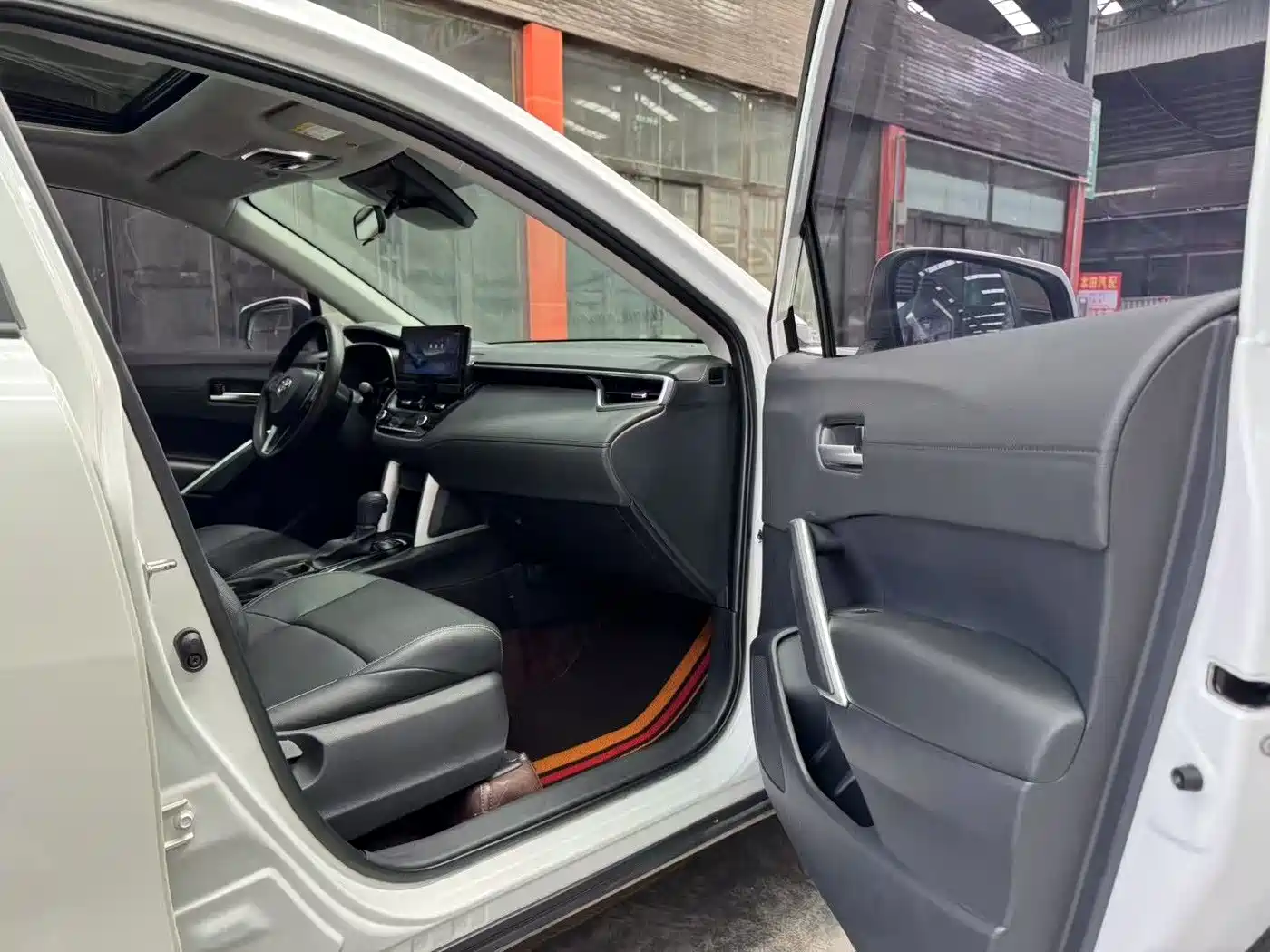 Toyota Frontlander 2023 2.0L Smart Hybrid Dual Engine Luxury Edition фото 9