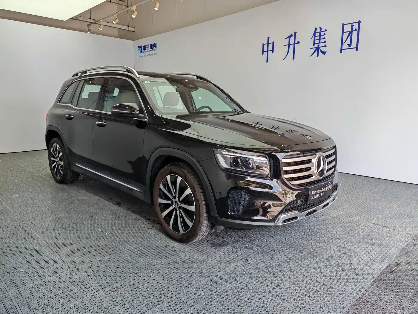 MERCEDES-BENZ GLB