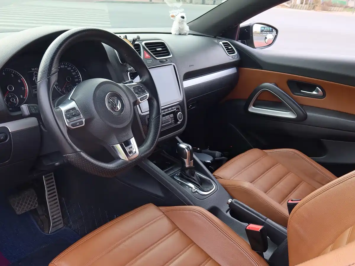 Volkswagen Scirocco 2011 2.0TSI Luxury фото 6