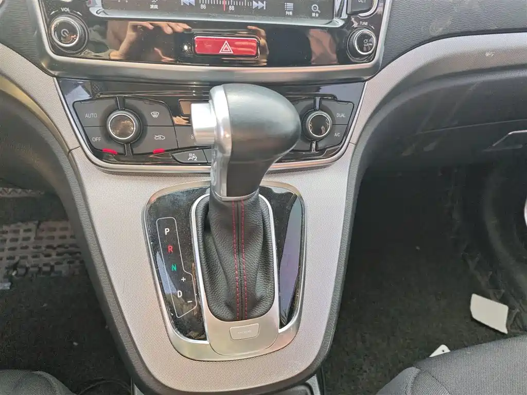Haval M6 2017 1.5T Automatic 2WD Urban фото 7