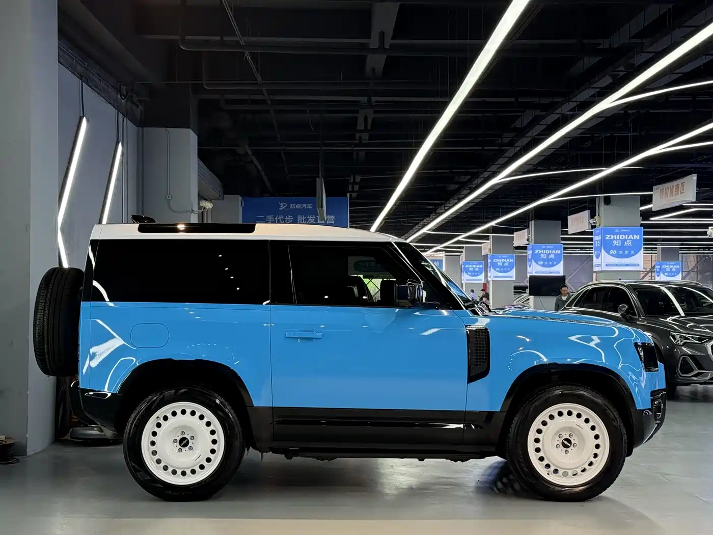 Photo 24 - Land Rover Defender