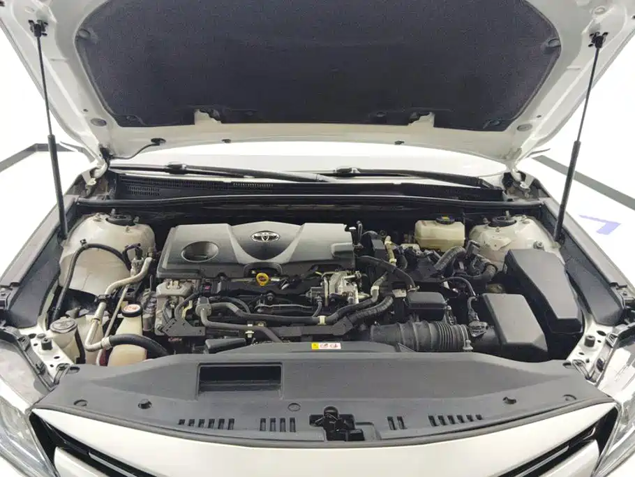 Фото 10 - Toyota Camry