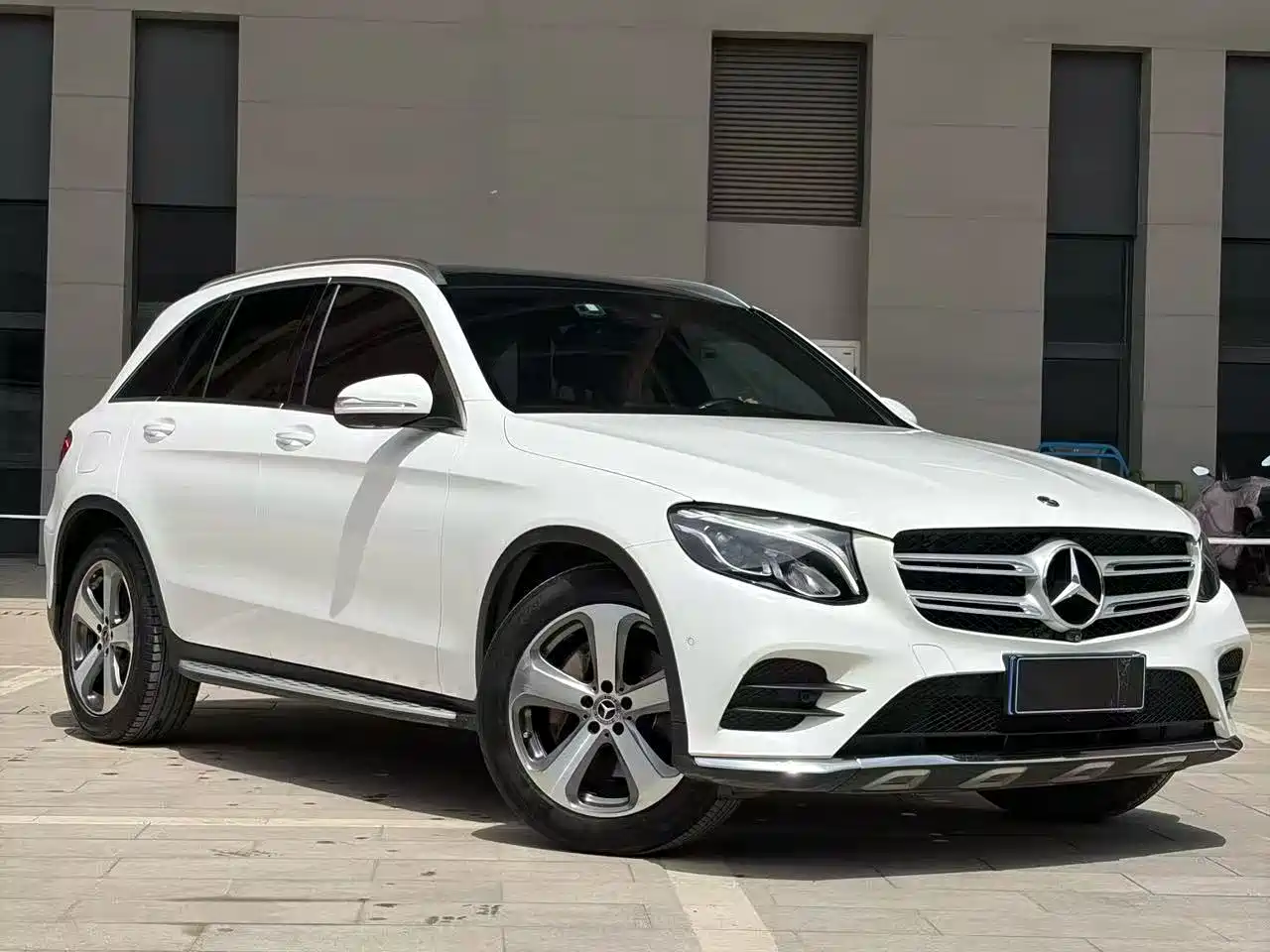 Mercedes-Benz GLC 2017 GLC 260 4MATIC Luxury фото 3