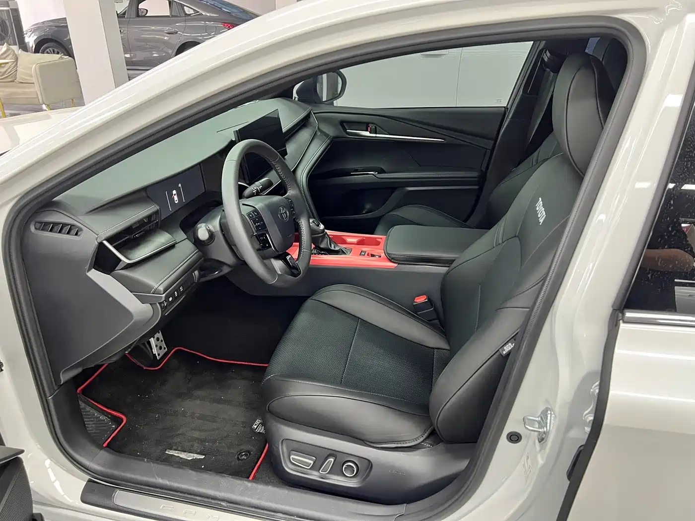 Toyota Camry 2026 Hybrid 2.0HXS Sport Plus Edition фото 6