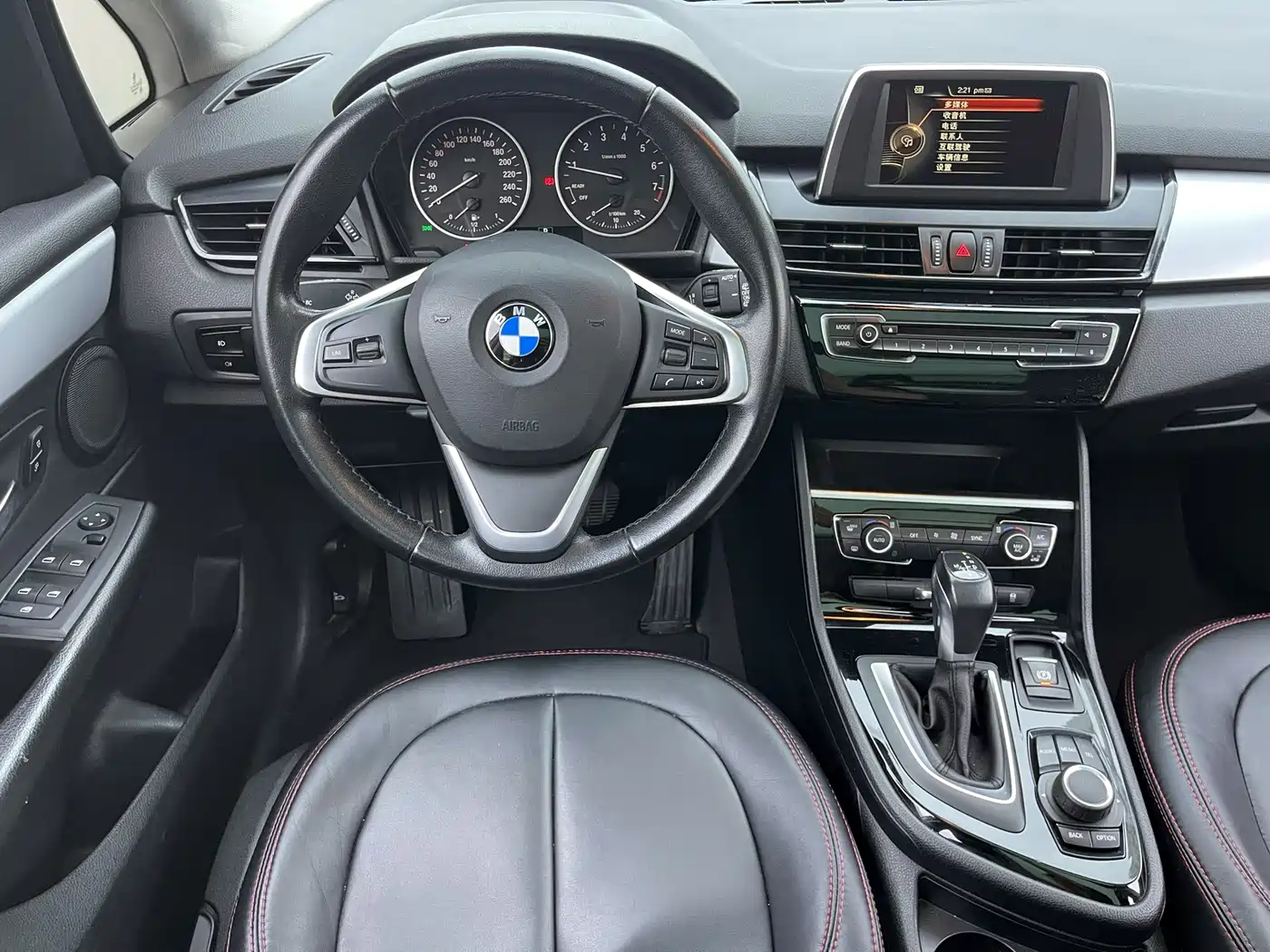 BMW 2 Series Touring 2016 218i Leading фото 24