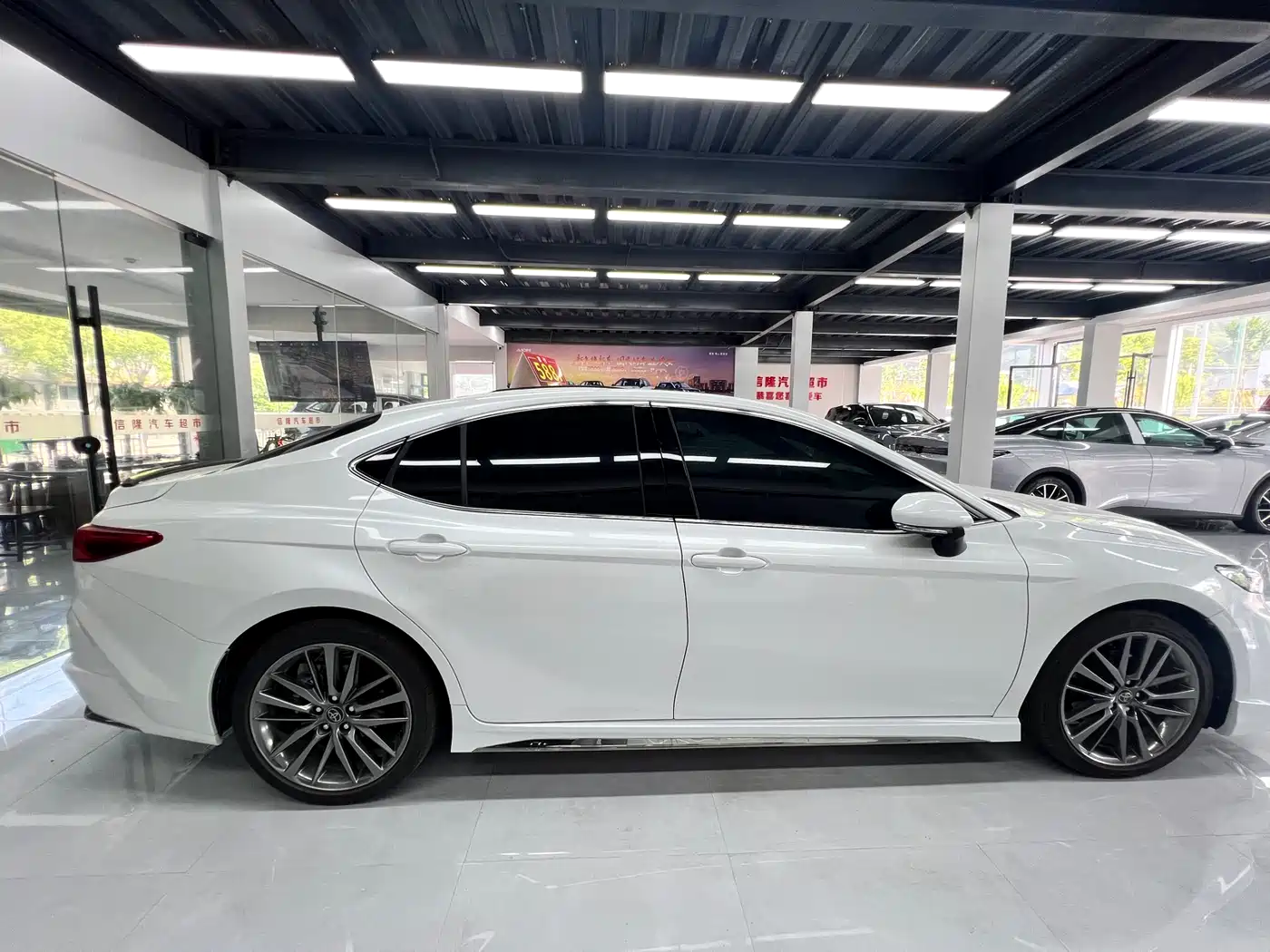 Toyota Camry 2026 Hybrid 2.0HXS Sport Plus Edition фото 5