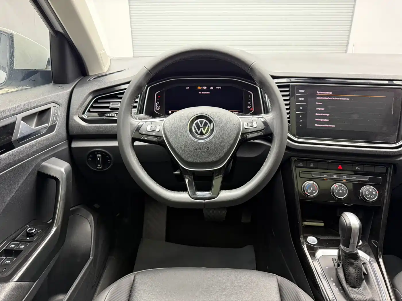 VOLKSWAGEN T ROC EXPLORING SONGS