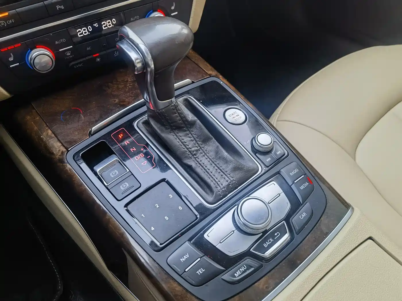 Audi A6L 2014 30 FSI Comfort фото 13
