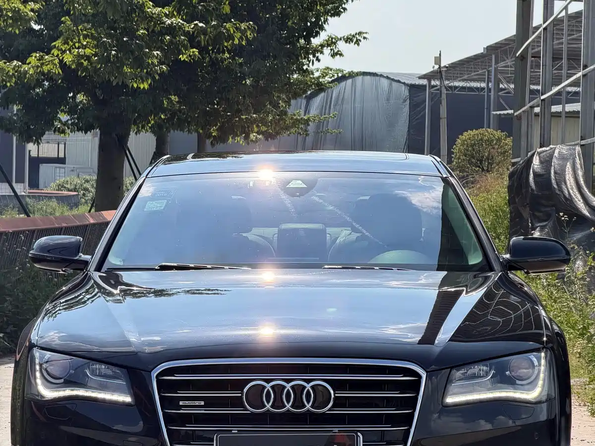 Фото 2 - Audi A8