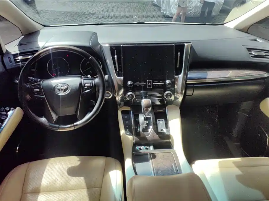 Toyota Vellfire 2021 Crown Hybrid 2.5L HV Premium Edition фото 12