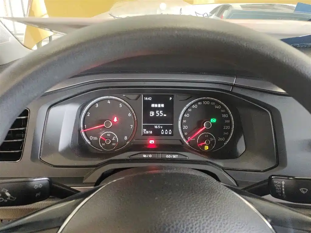 VOLKSWAGEN POLO