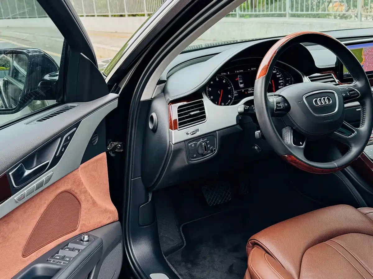 Audi A8 2013 A8L 45 TFSI quattro Exclusive фото 10