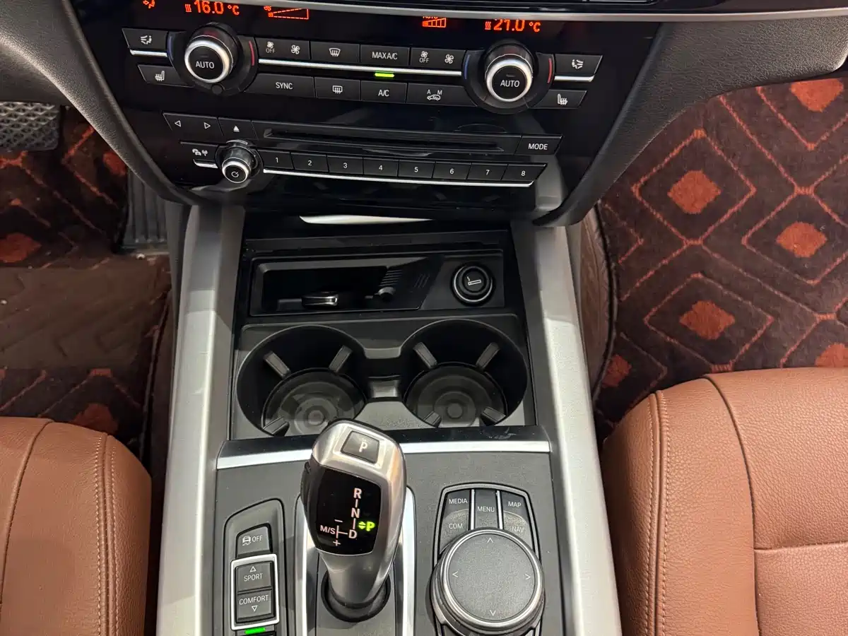 BMW X5 (Import) 2018 xDrive35i Elegant Model фото 12