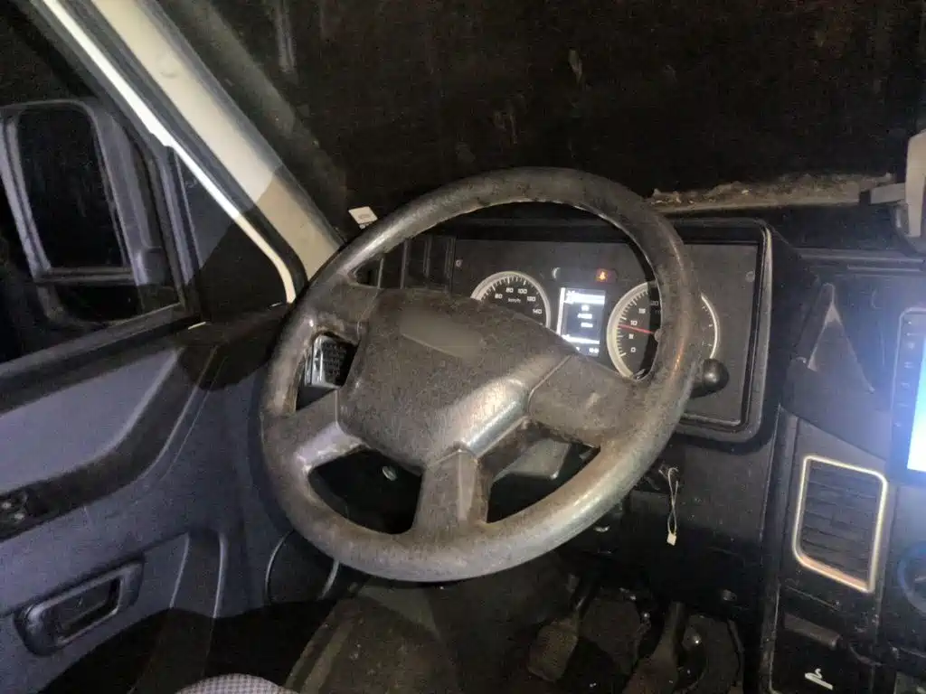 Iveco Daily 2022 2021 Model 2.8T V35 VAN Cargo Van 3 Seats Short Wheelbase Medium Roof Single Tire Sliding Door