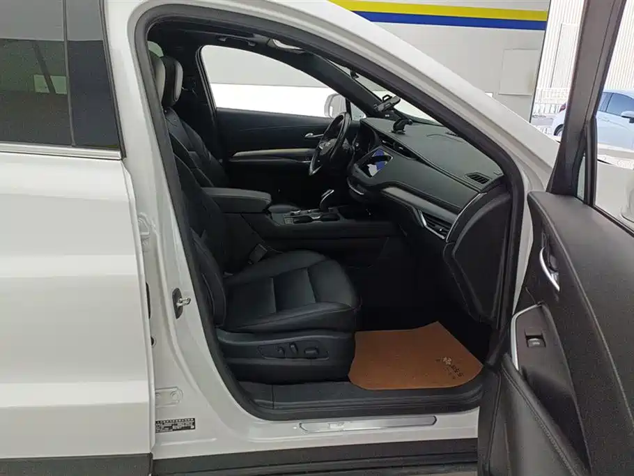 Cadillac XT4 2021 28T FWD Premium Edition фото 8