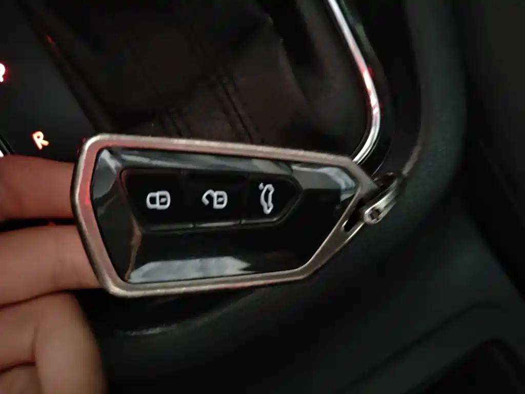Volkswagen Sagitar 2018 1.6L Automatic Comfort фото 9