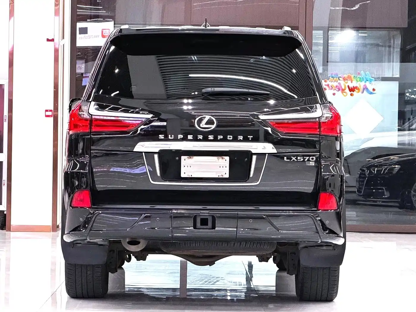 Фото 3 - Lexus LX