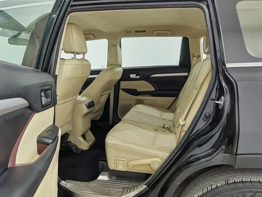 Toyota Highlander 2015 2.0T AWD Elite Edition 7-seater фото 15