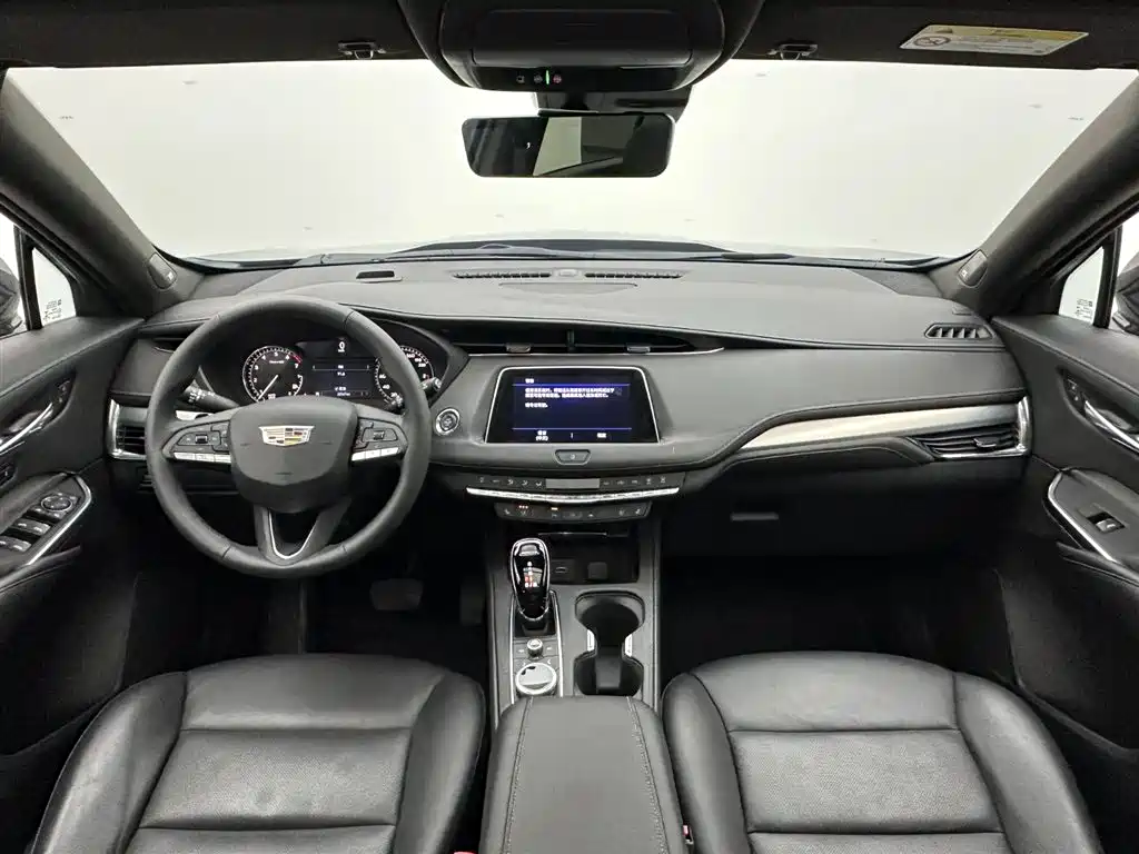 CADILLAC XT4