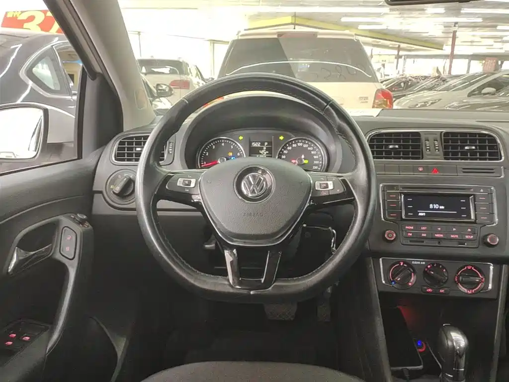 Volkswagen Polo 2016 1.6L Automatic Comfort фото 11